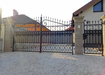 Dvorišna vrata i ograde – kovane