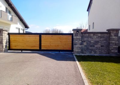 Dvorišna vrata i ograde – metal i drvo