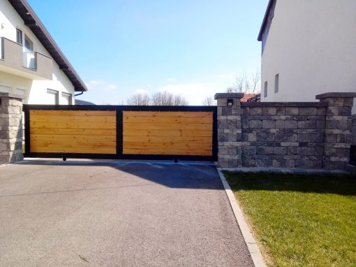 Dvorišna vrata i ograde – metal i drvo
