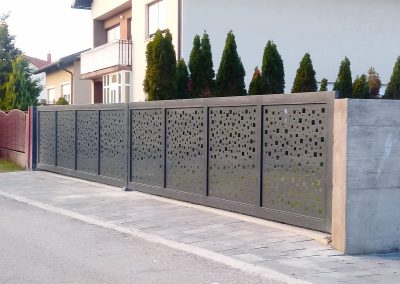 Dvorišna vrata i ograde – metalne moderne